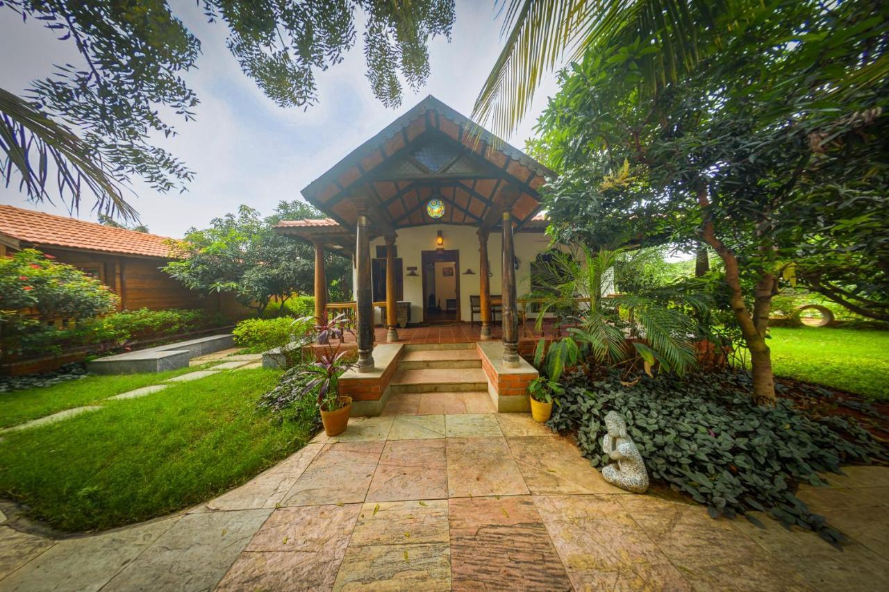 Brown Town Resort & Spa Hyderabad Exterior foto