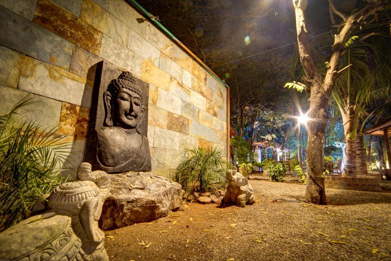 Brown Town Resort & Spa Hyderabad Exterior foto