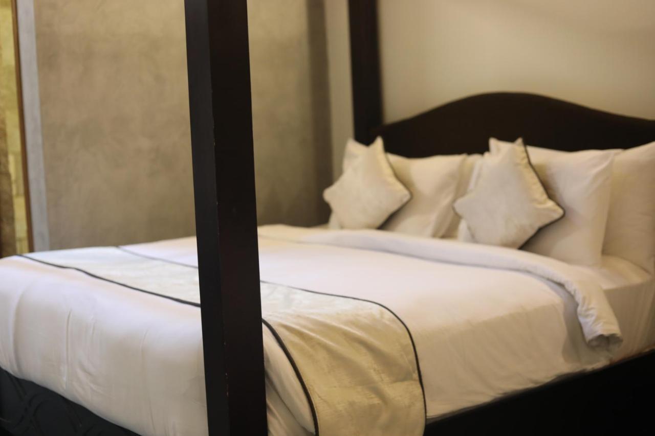 Brown Town Resort & Spa Hyderabad Exterior foto