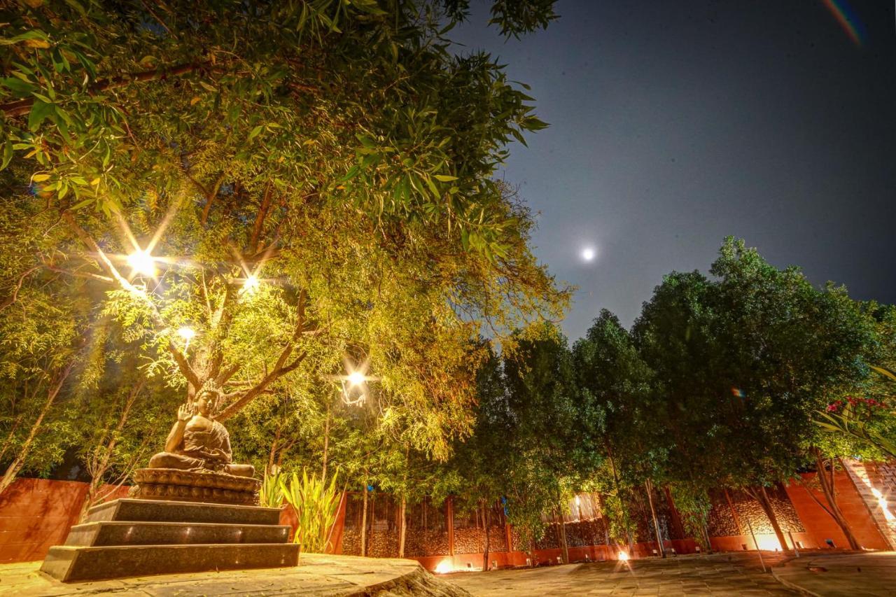 Brown Town Resort & Spa Hyderabad Exterior foto