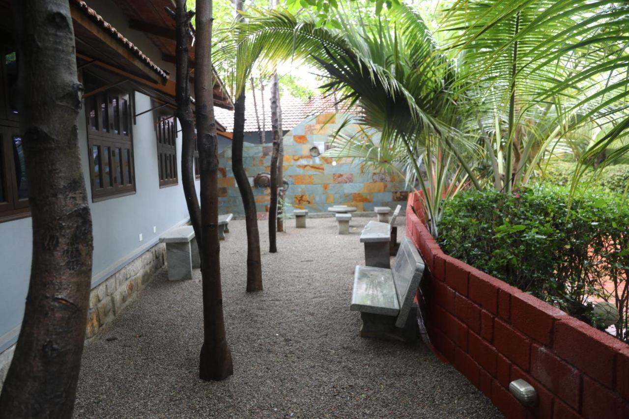 Brown Town Resort & Spa Hyderabad Exterior foto