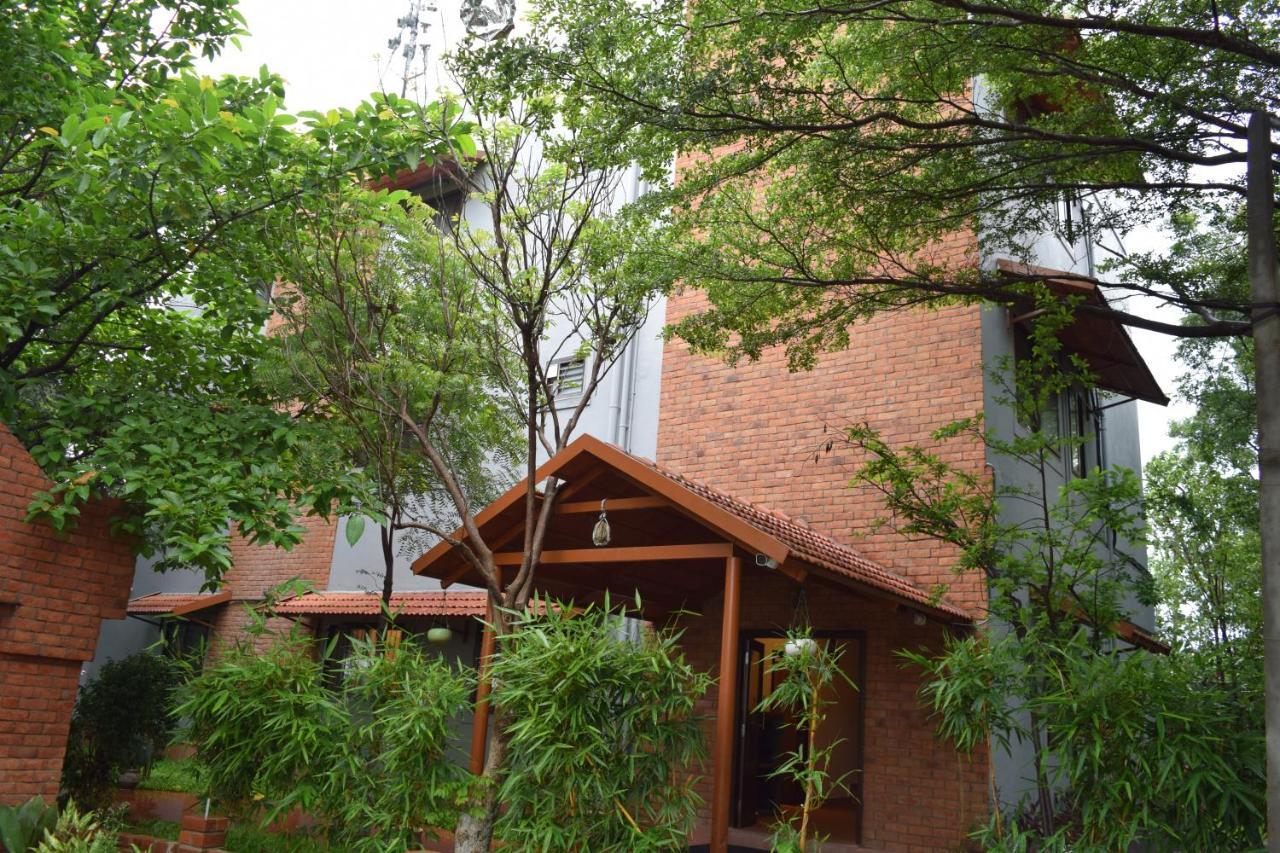 Brown Town Resort & Spa Hyderabad Exterior foto