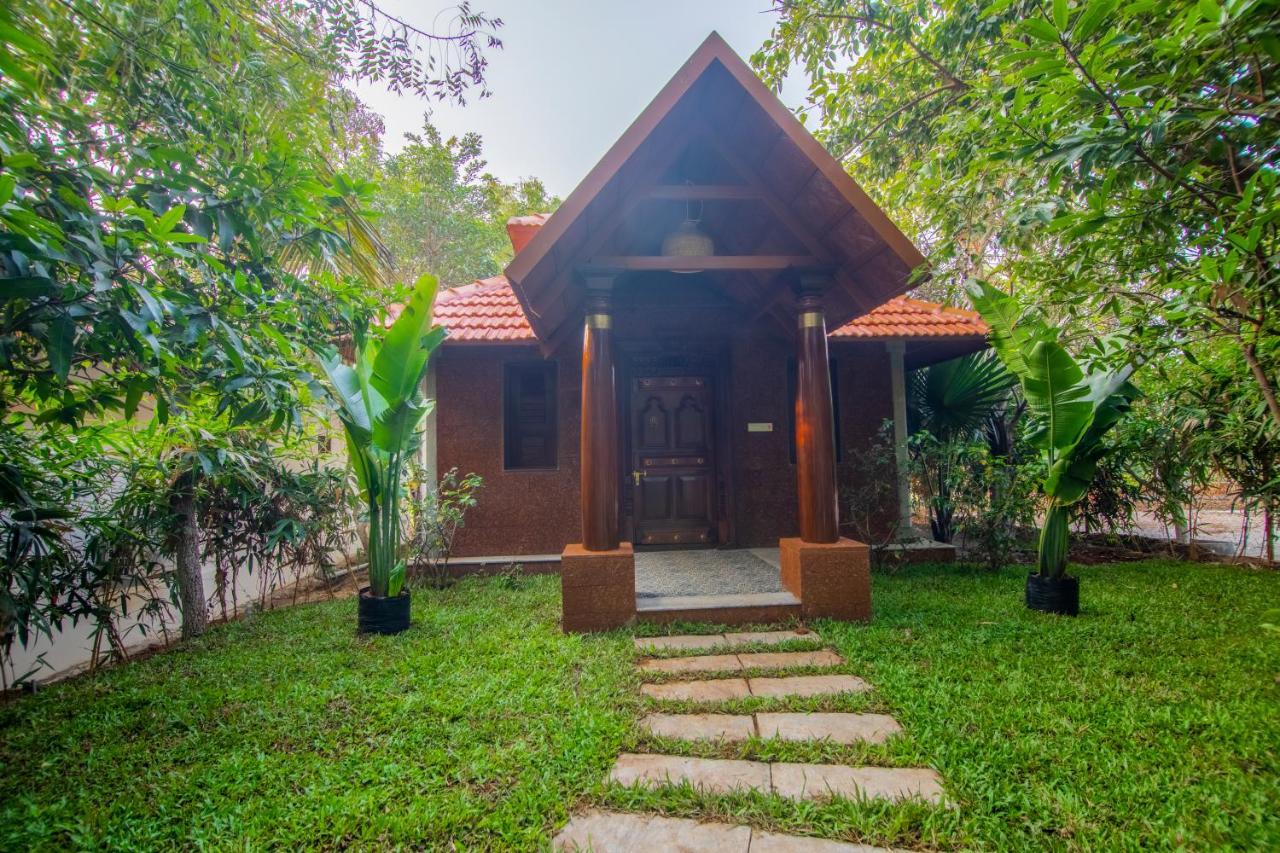 Brown Town Resort & Spa Hyderabad Exterior foto