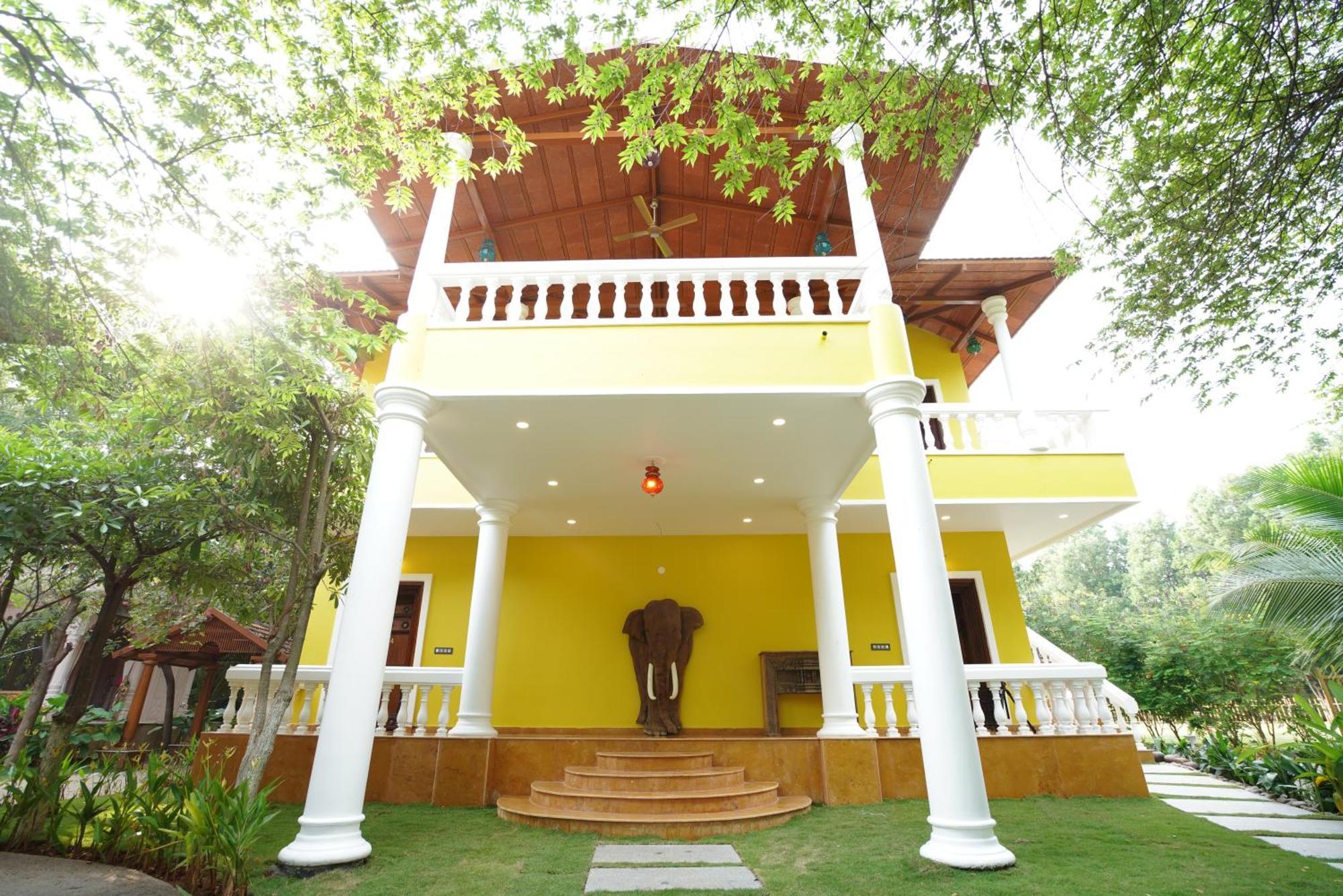 Brown Town Resort & Spa Hyderabad Exterior foto